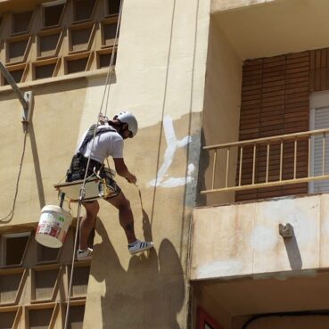 Reparación y pintado de fachada